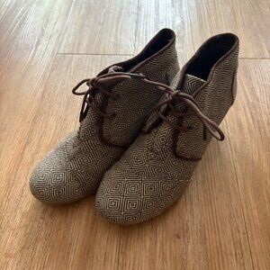 Toms Desert Wedge Lace Up Ankle Boots  Herringbone Brown NWOB Women’s Sz 8